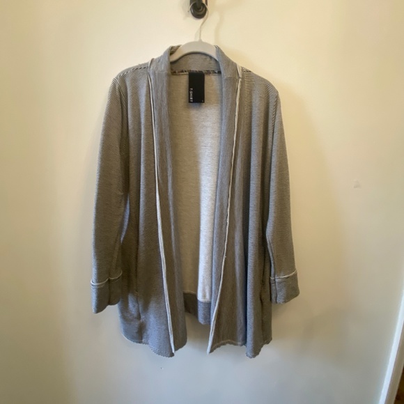 Dolan soft knit Cardigan with pockets - Picture 2 of 5